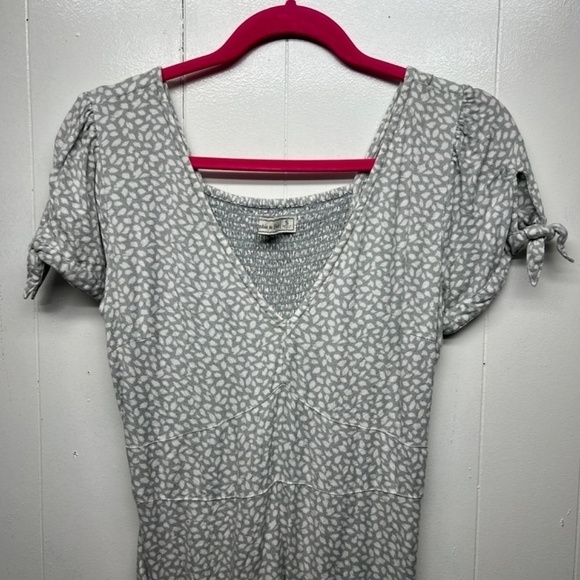 Abercrombie & Fitch V-Neck Short Sleeve Gray Mini Dress Women's Size Small - Picture 3 of 13